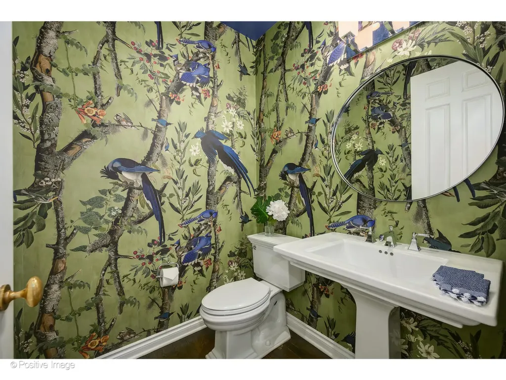 1953 North Howe Street Chicago IL 60614