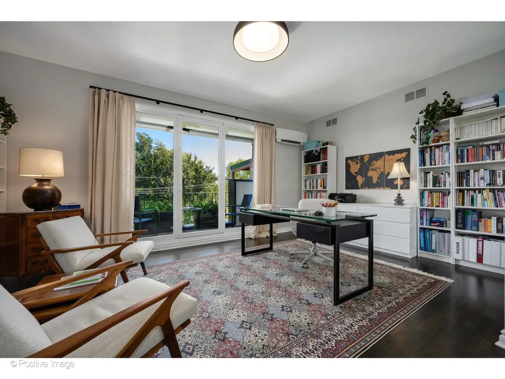 1953 North Howe Street Chicago IL 60614