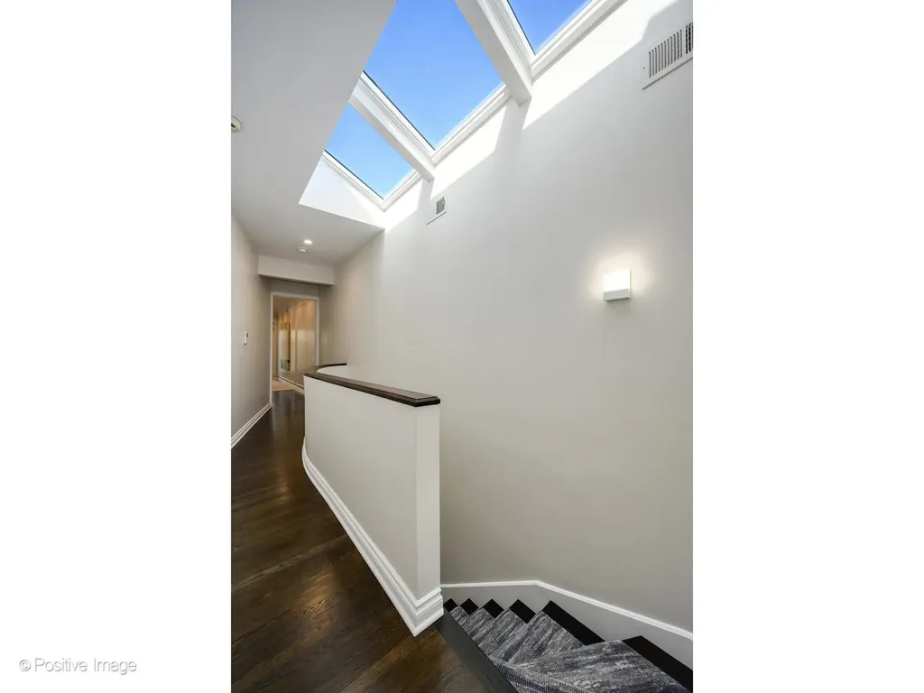 1953 North Howe Street Chicago IL 60614