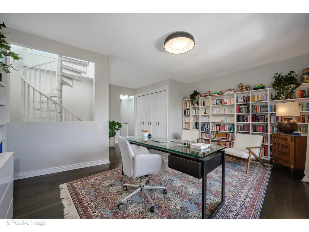 1953 North Howe Street Chicago IL 60614