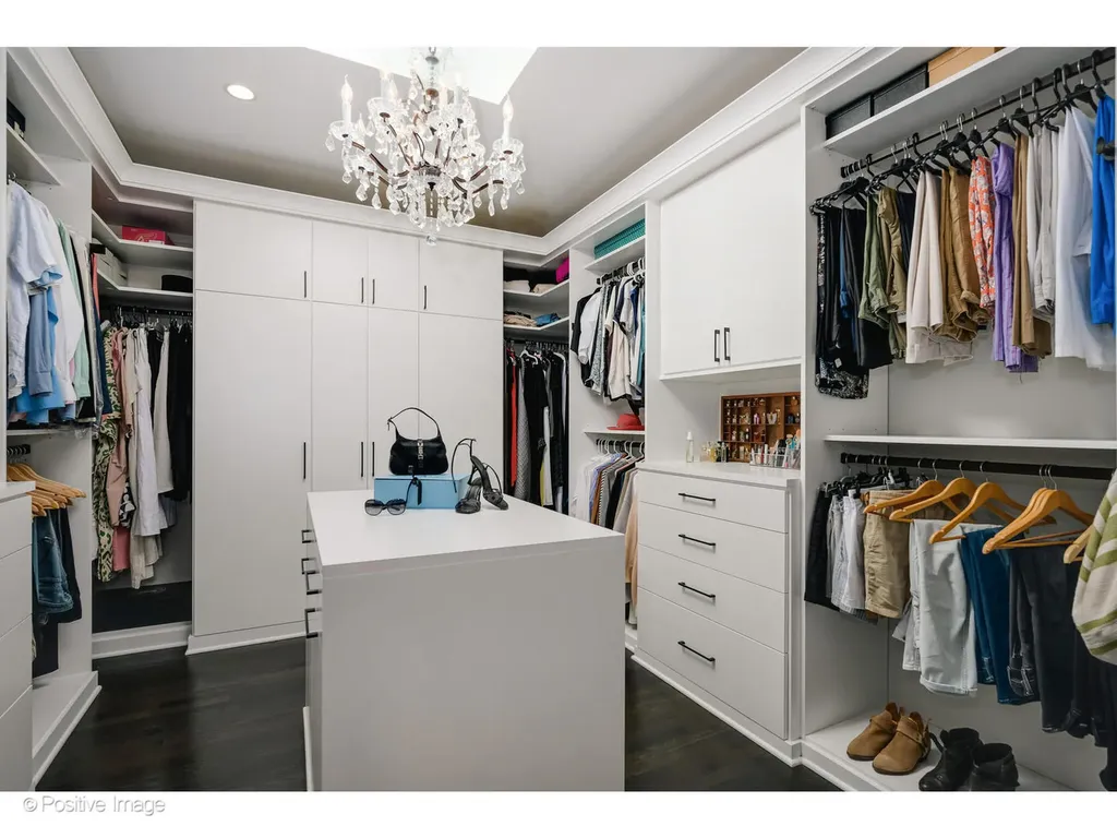 1953 North Howe Street Chicago IL 60614