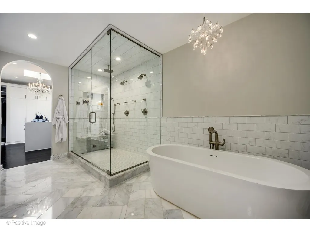 1953 North Howe Street Chicago IL 60614