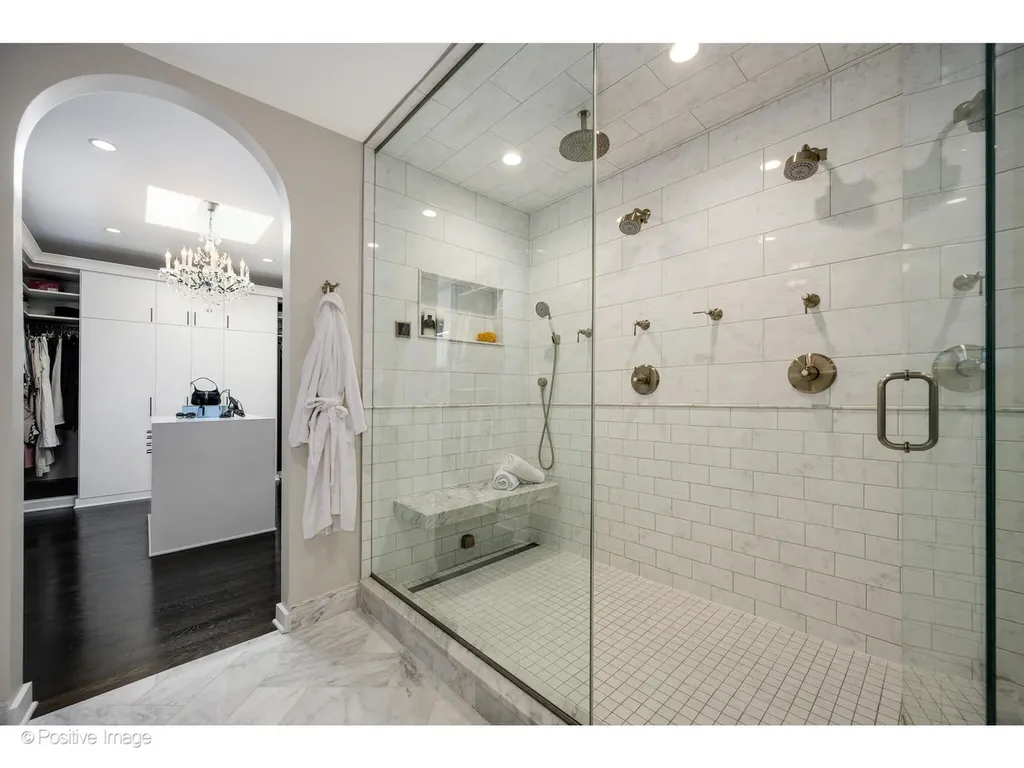 1953 North Howe Street Chicago IL 60614