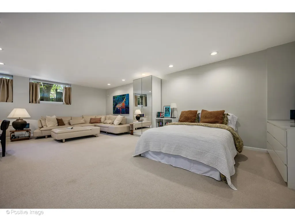 1953 North Howe Street Chicago IL 60614