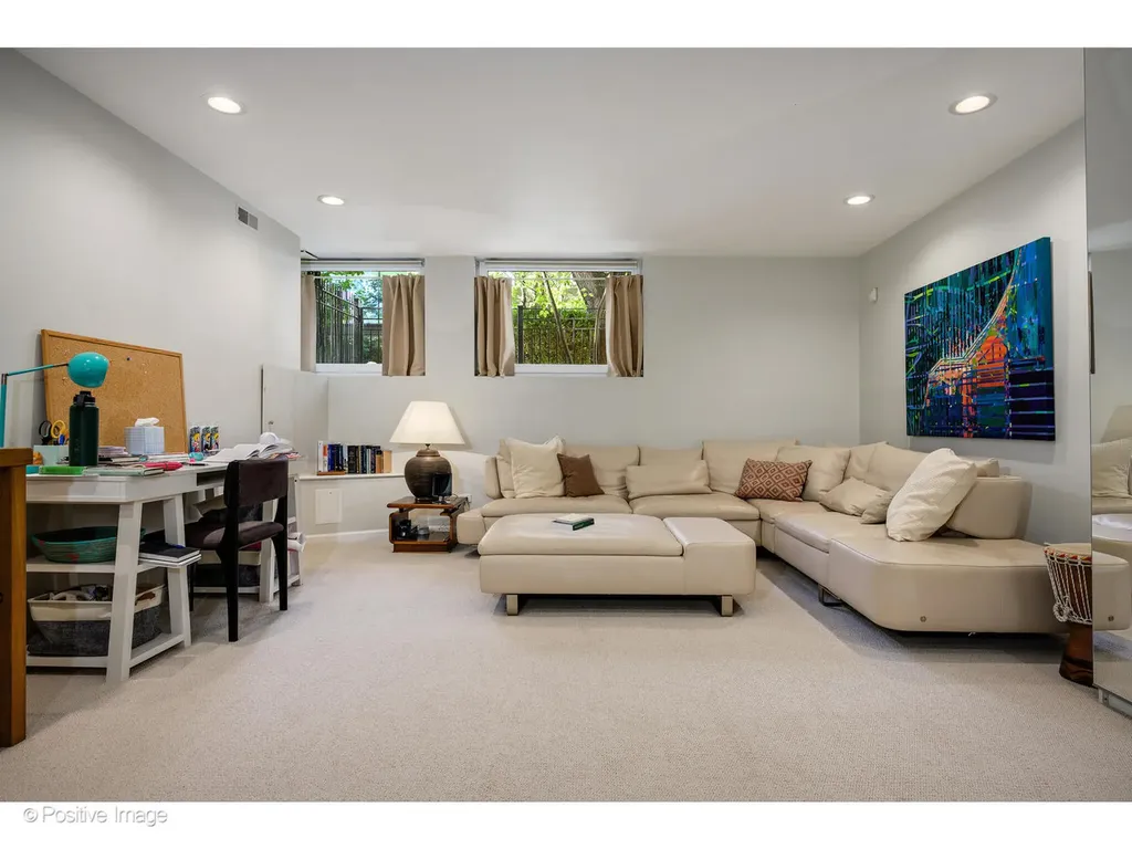 1953 North Howe Street Chicago IL 60614