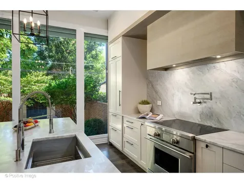 1953 North Howe Street Chicago IL 60614