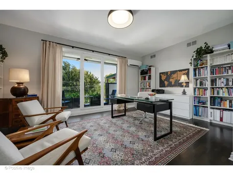 1953 North Howe Street Chicago IL 60614
