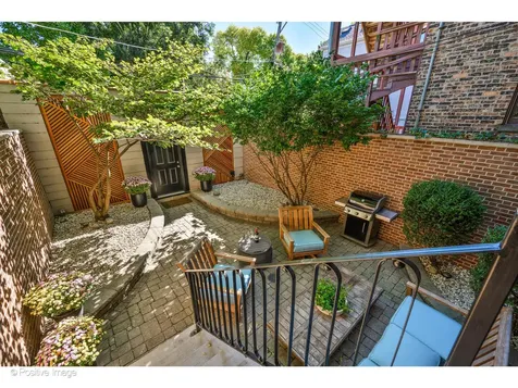1953 North Howe Street Chicago IL 60614