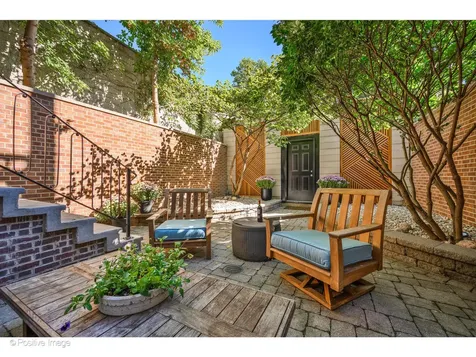 1953 North Howe Street Chicago IL 60614