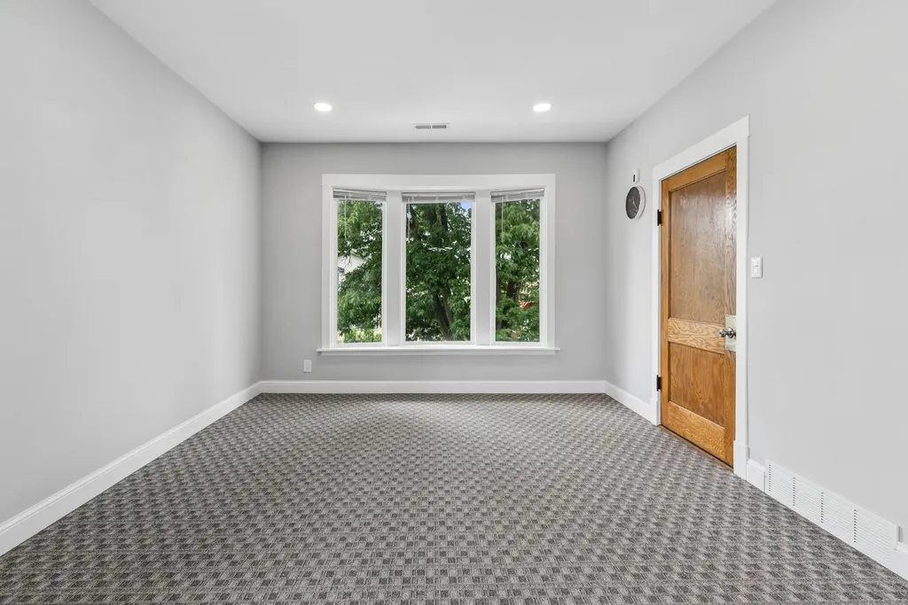 5337 West Berenice Avenue Chicago IL 60641