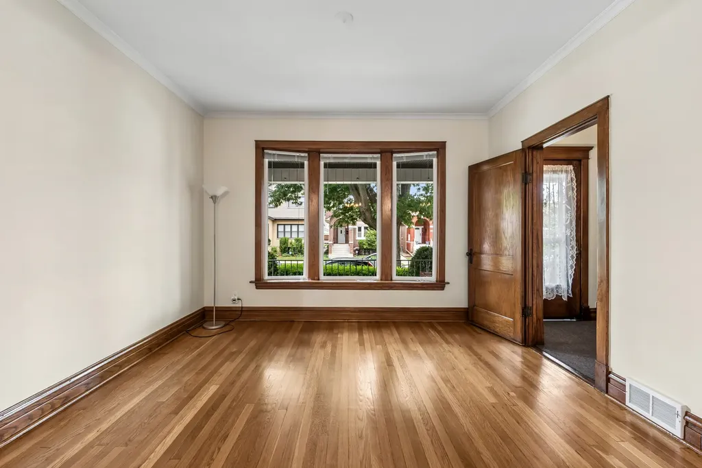5337 West Berenice Avenue Chicago IL 60641