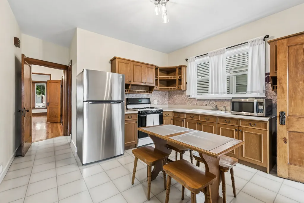 5337 West Berenice Avenue Chicago IL 60641