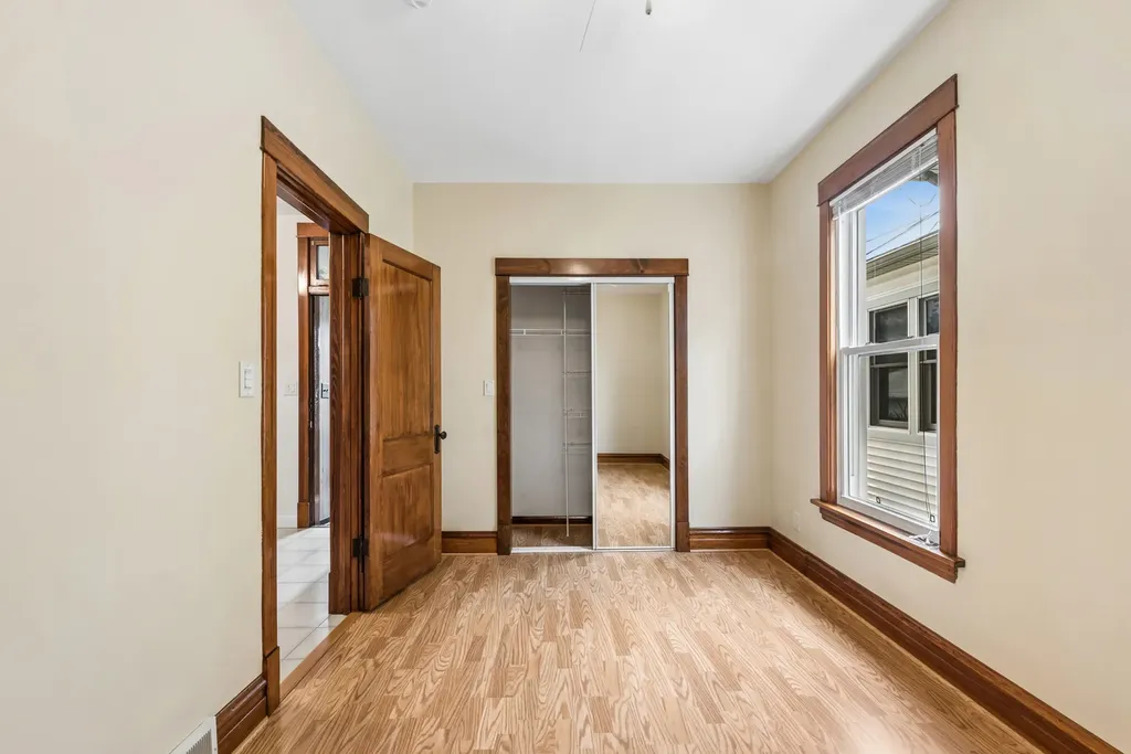 5337 West Berenice Avenue Chicago IL 60641