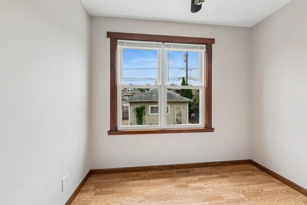 5337 West Berenice Avenue Chicago IL 60641