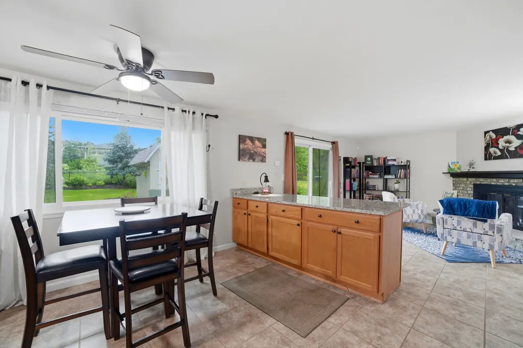 128 Patricia Drive Schaumburg IL 60193