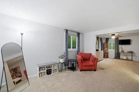 128 Patricia Drive Schaumburg IL 60193