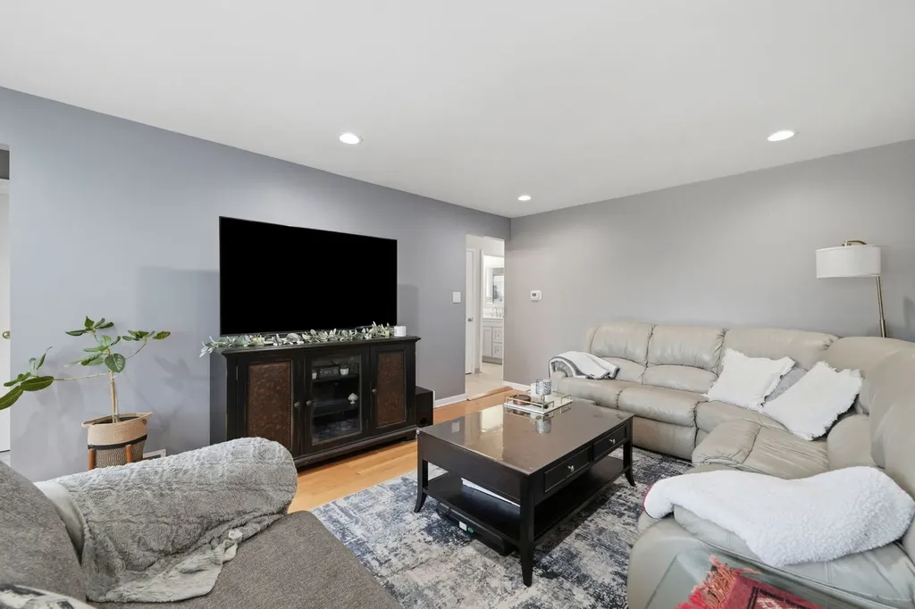 3349 North Osage Avenue Chicago IL 60634