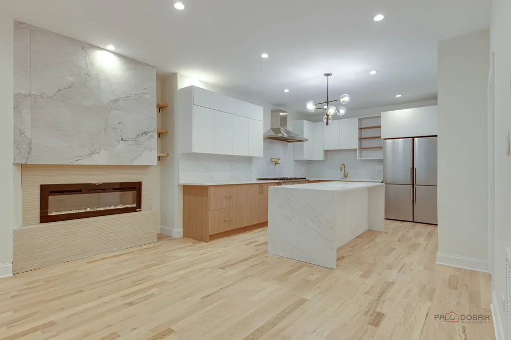 1826 West Farragut Avenue Chicago IL 60640