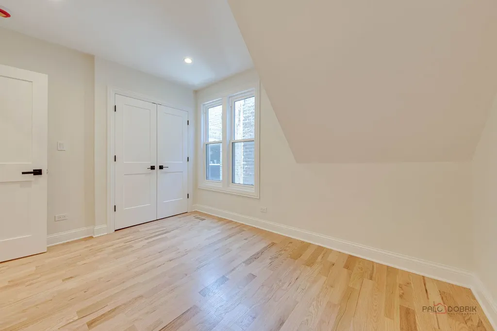 1826 West Farragut Avenue Chicago IL 60640
