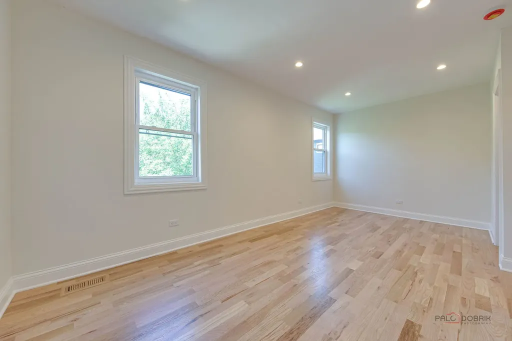 1826 West Farragut Avenue Chicago IL 60640
