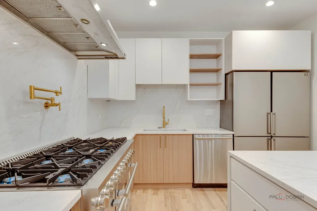 1826 West Farragut Avenue Chicago IL 60640