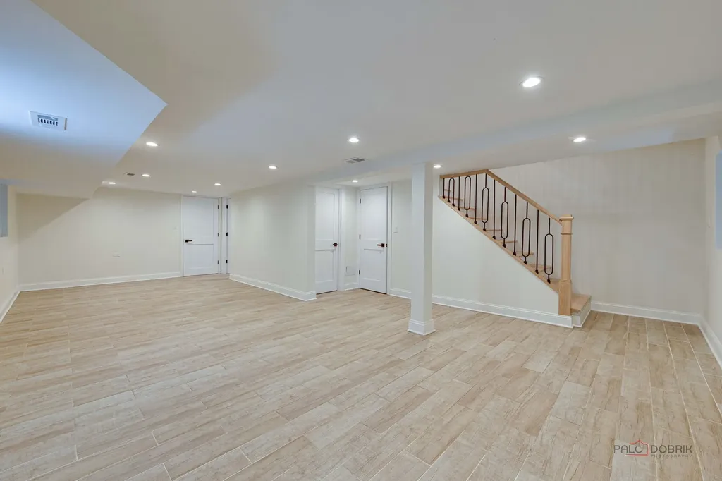 1826 West Farragut Avenue Chicago IL 60640