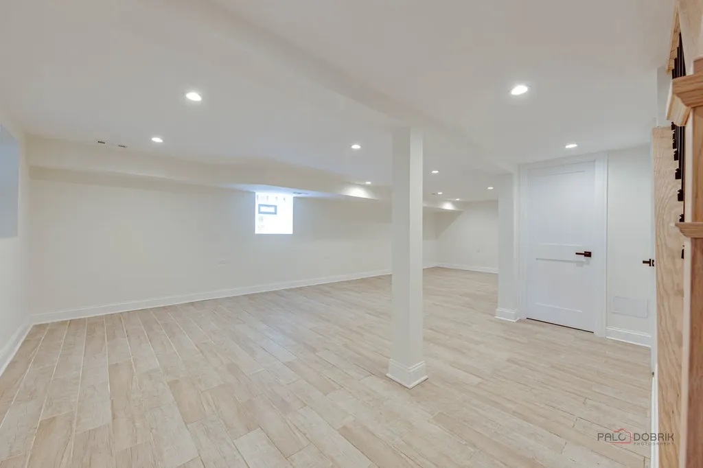 1826 West Farragut Avenue Chicago IL 60640