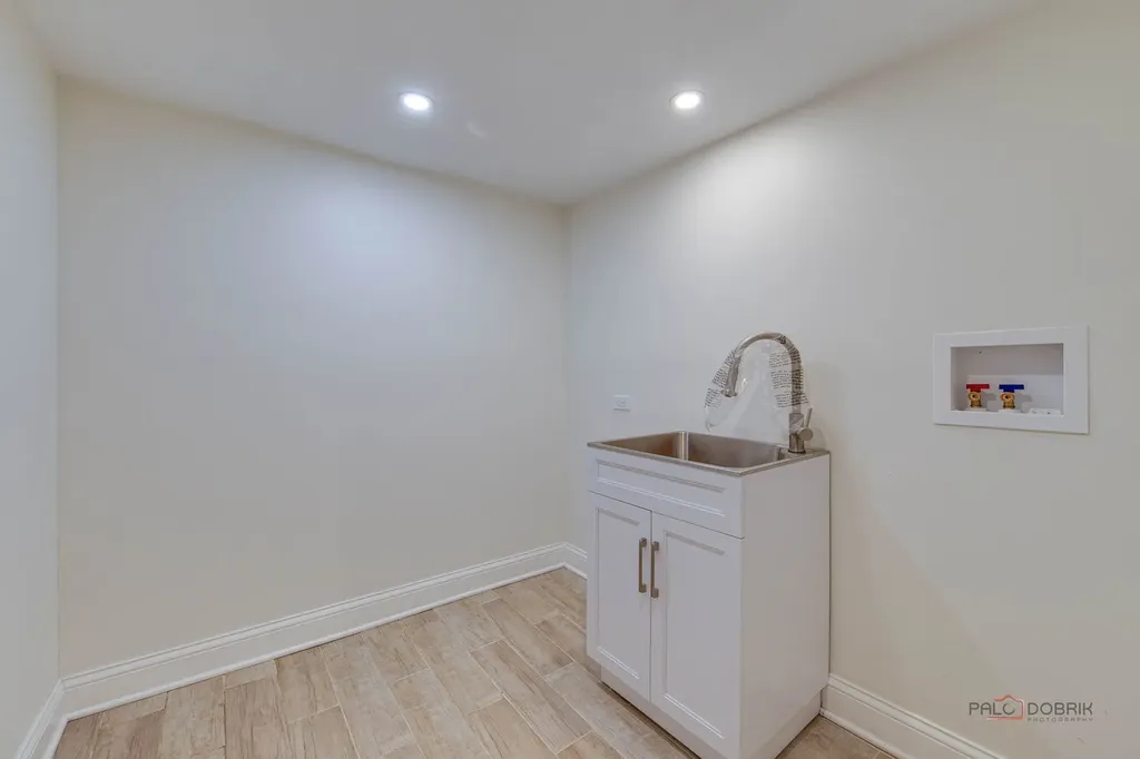1826 West Farragut Avenue Chicago IL 60640
