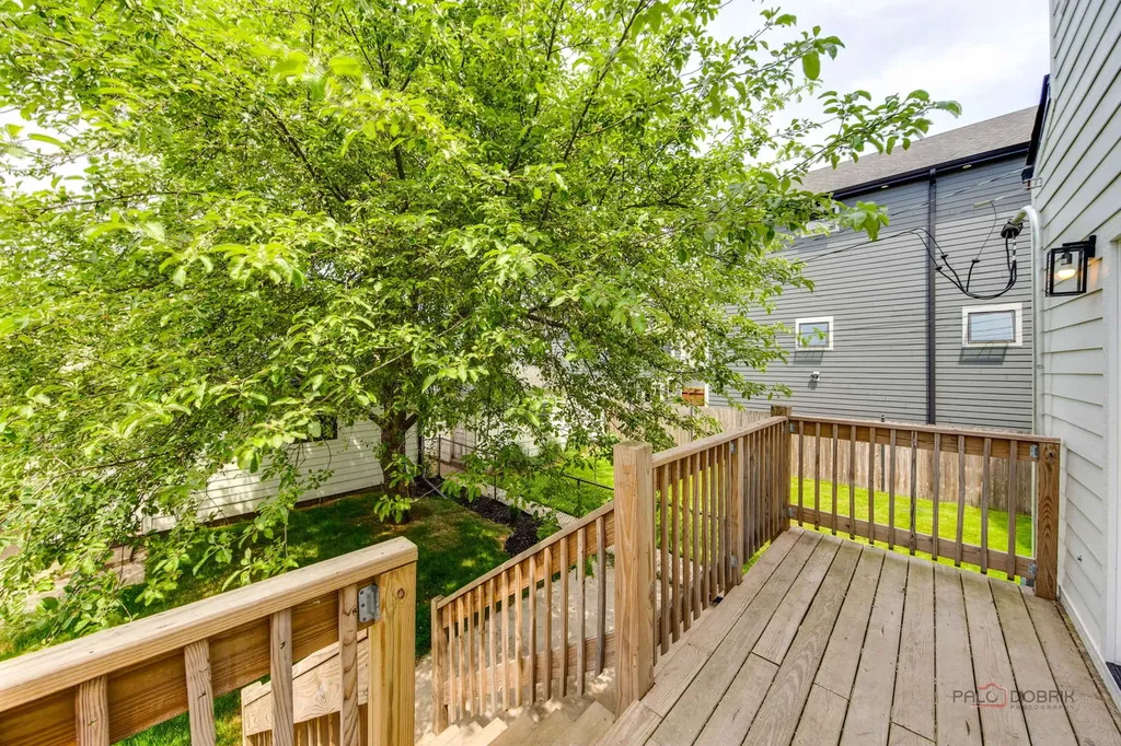 1826 West Farragut Avenue Chicago IL 60640