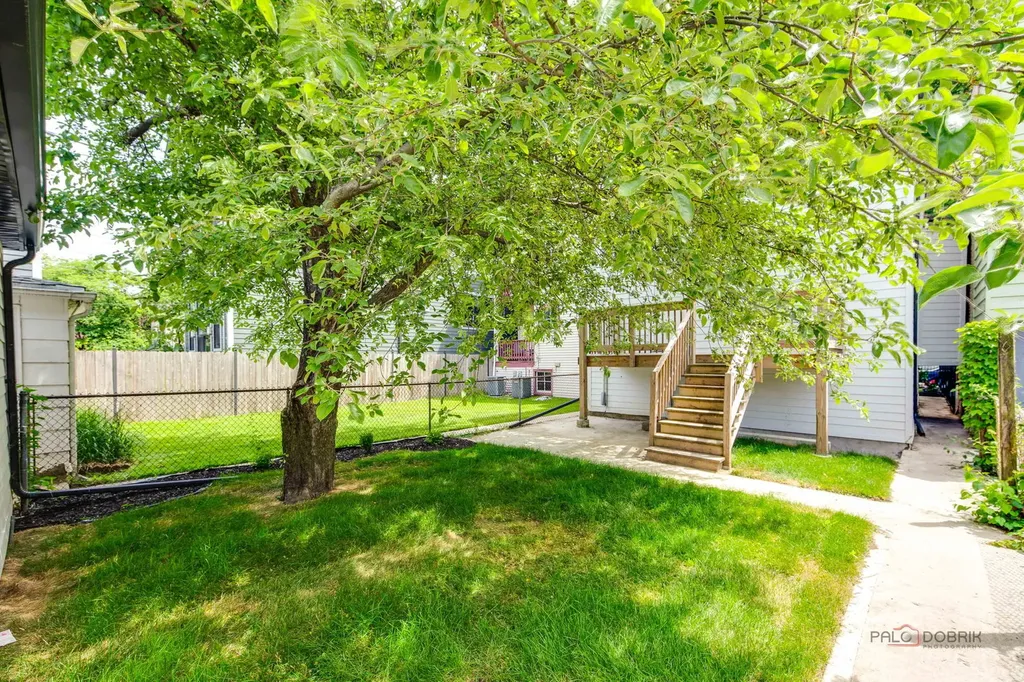 1826 West Farragut Avenue Chicago IL 60640