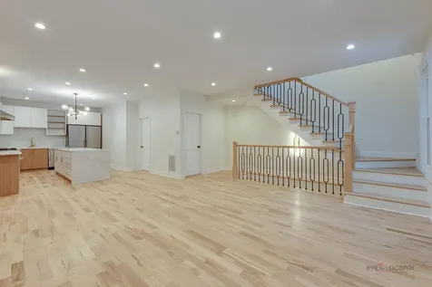 1826 West Farragut Avenue Chicago IL 60640