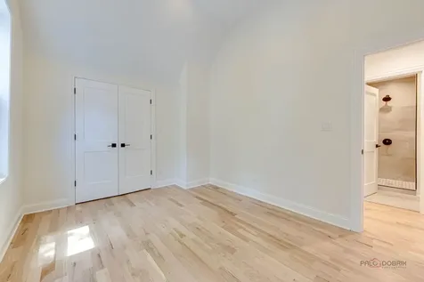 1826 West Farragut Avenue Chicago IL 60640