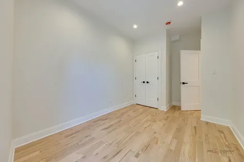 1826 West Farragut Avenue Chicago IL 60640