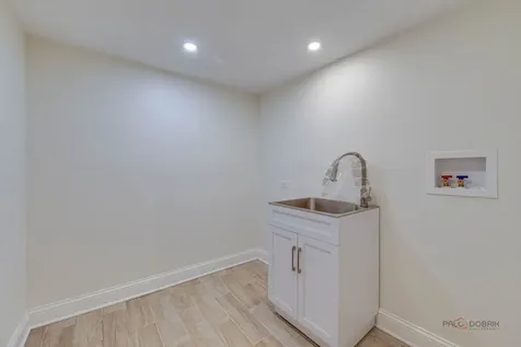 1826 West Farragut Avenue Chicago IL 60640