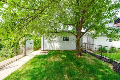 1826 West Farragut Avenue Chicago IL 60640