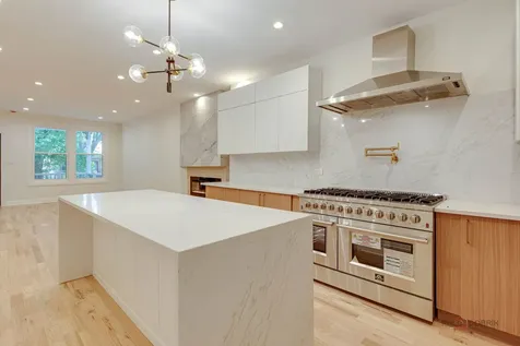 1826 West Farragut Avenue Chicago IL 60640