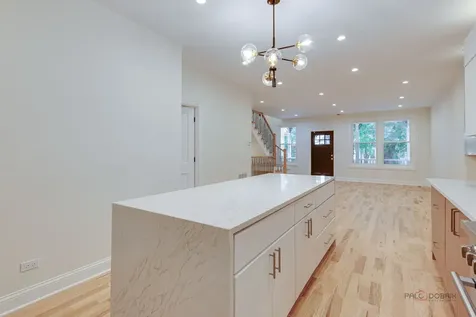 1826 West Farragut Avenue Chicago IL 60640