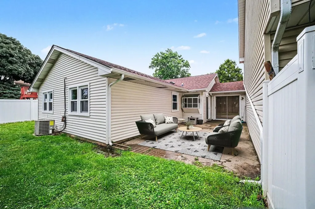 128 Majestic Drive Lombard IL 60148