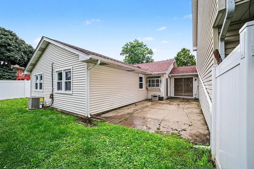 128 Majestic Drive Lombard IL 60148