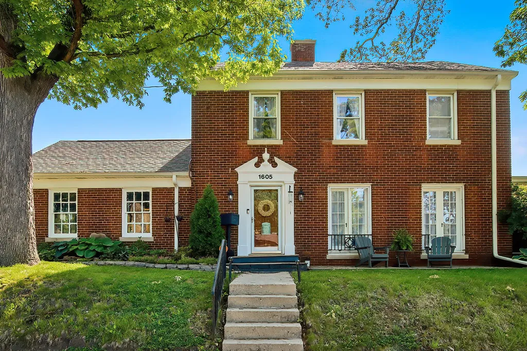 1605 North Jackson Street Waukegan IL 60085