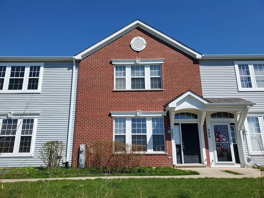 207 Springbrook Trail S Oswego IL 60543