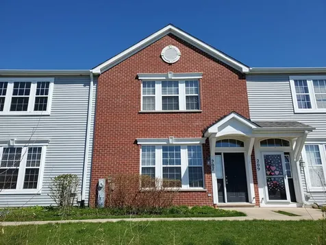 207 Springbrook Trail S Oswego IL 60543