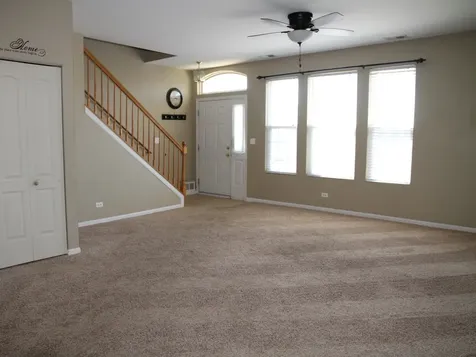 207 Springbrook Trail S Oswego IL 60543