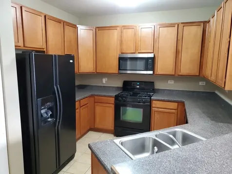 207 Springbrook Trail S Oswego IL 60543