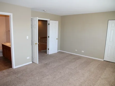 207 Springbrook Trail S Oswego IL 60543