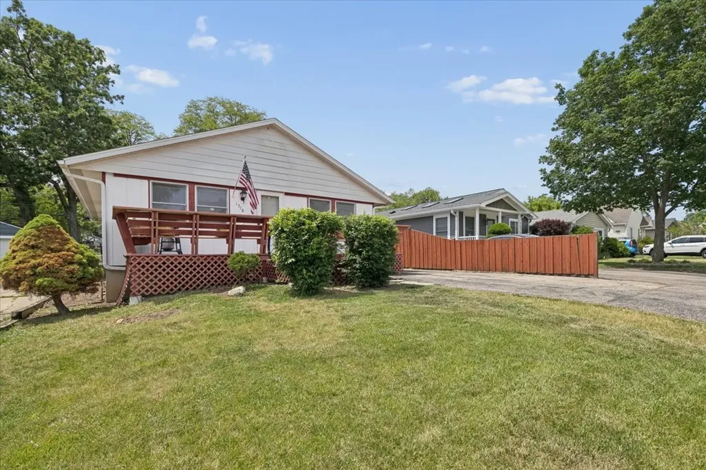 1518 Ridgeway Street Round Lake Beach IL 60073