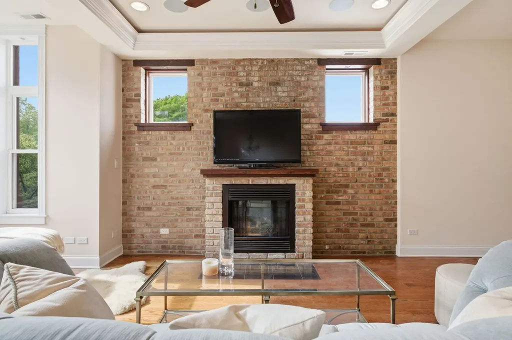 1516 North Mohawk Street Chicago IL 60610