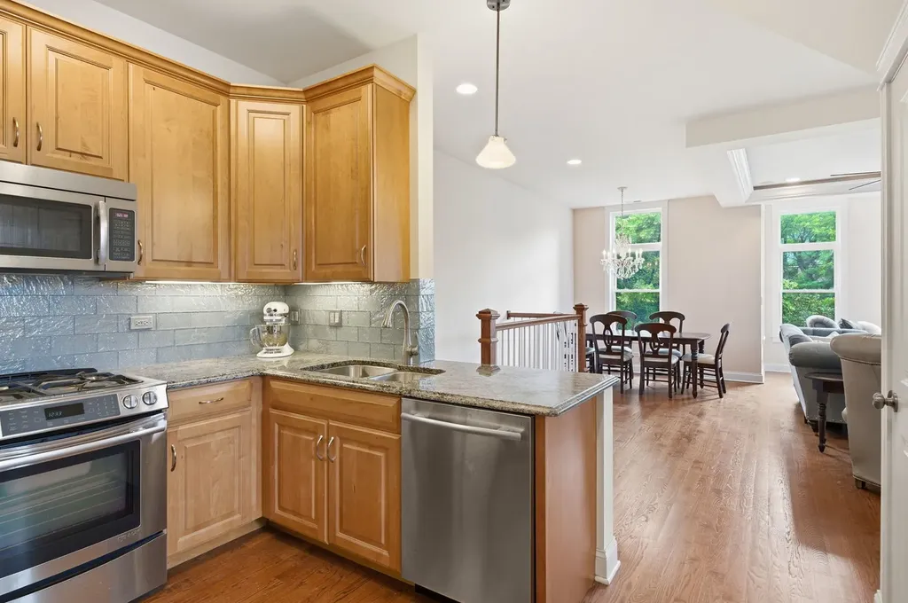 1516 North Mohawk Street Chicago IL 60610