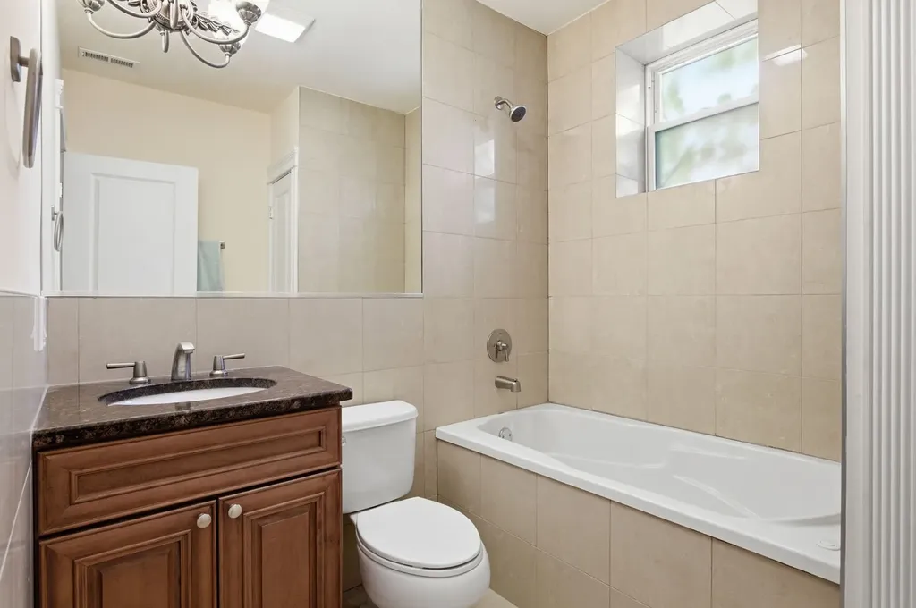 1516 North Mohawk Street Chicago IL 60610