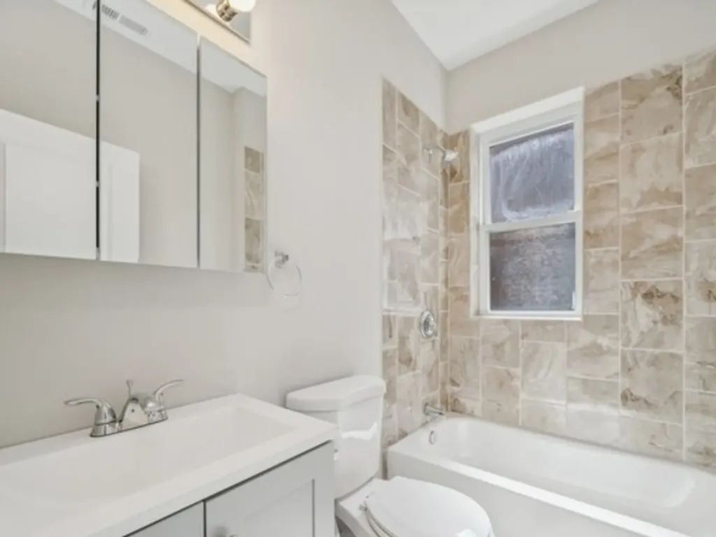 539 North Trumbull Avenue Chicago IL 60624